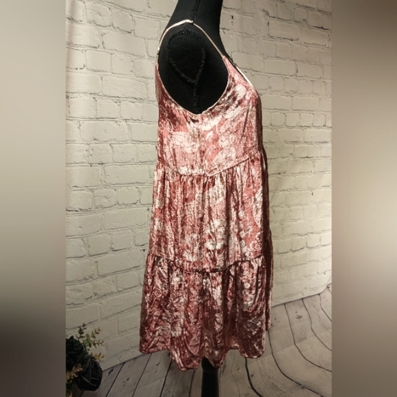 Slvls Velvet Silhouette Tapered mini Shift dress Golden byChaser - Picture 8 of 13